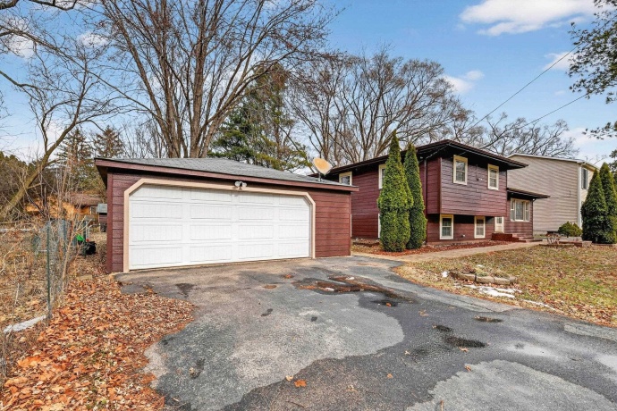 2810 Brentwood, MCHENRY, Illinois 60050, 3 Bedrooms Bedrooms, ,2 BathroomsBathrooms,House,For Sale,Brentwood,202600811