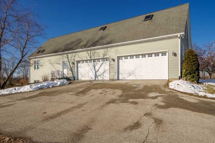 19905 State Line, HARVARD, Illinois 60033, 3 Bedrooms Bedrooms, ,2 BathroomsBathrooms,House,For Sale,State Line,202600821