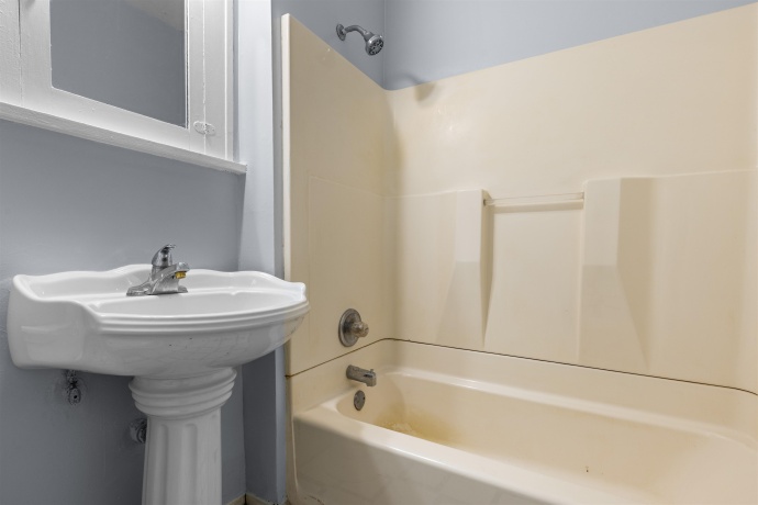 518 Shaw, ROCKFORD, Illinois 61104, 2 Bedrooms Bedrooms, ,1 BathroomBathrooms,House,For Sale,Shaw,202600824