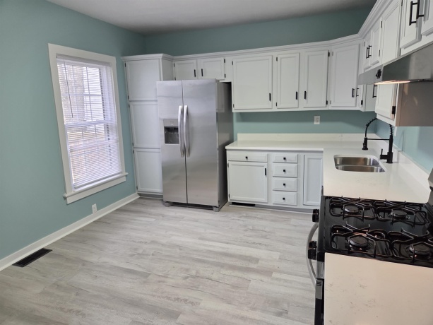 313 6th, DIXON, Illinois 61021, 3 Bedrooms Bedrooms, ,2 BathroomsBathrooms,House,For Sale,6th,202600838