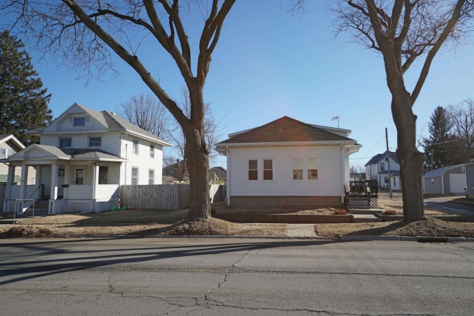 419 Main, STOCKTON, Illinois 61085, 4 Bedrooms Bedrooms, ,1 BathroomBathrooms,House,For Sale,Main,202600848
