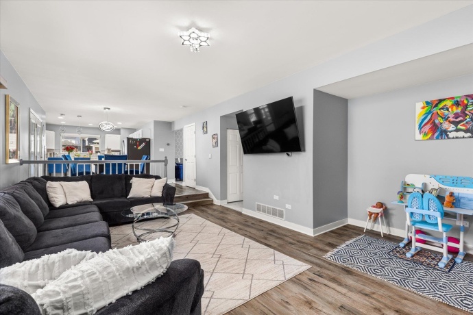 1101 Lindsay, JOLIET, Illinois 60431, 4 Bedrooms Bedrooms, ,3 BathroomsBathrooms,House,For Sale,Lindsay,202600664