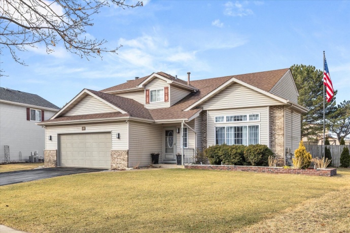 1101 Lindsay, JOLIET, Illinois 60431, 4 Bedrooms Bedrooms, ,3 BathroomsBathrooms,House,For Sale,Lindsay,202600664