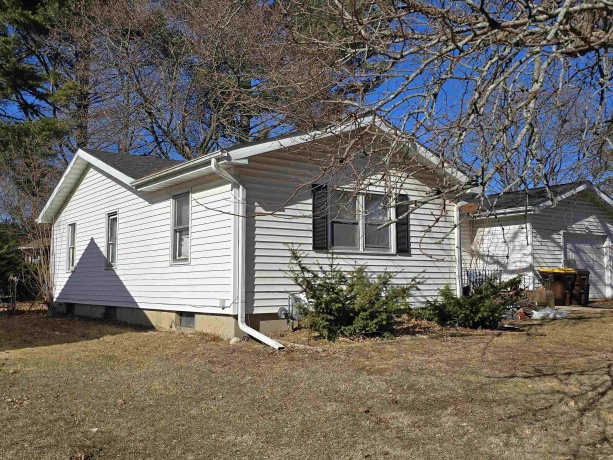 1442 Blackhawk, FREEPORT, Illinois 61032, 3 Bedrooms Bedrooms, ,2 BathroomsBathrooms,House,For Sale,Blackhawk,202600852