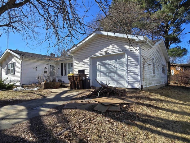 1442 Blackhawk, FREEPORT, Illinois 61032, 3 Bedrooms Bedrooms, ,2 BathroomsBathrooms,House,For Sale,Blackhawk,202600852