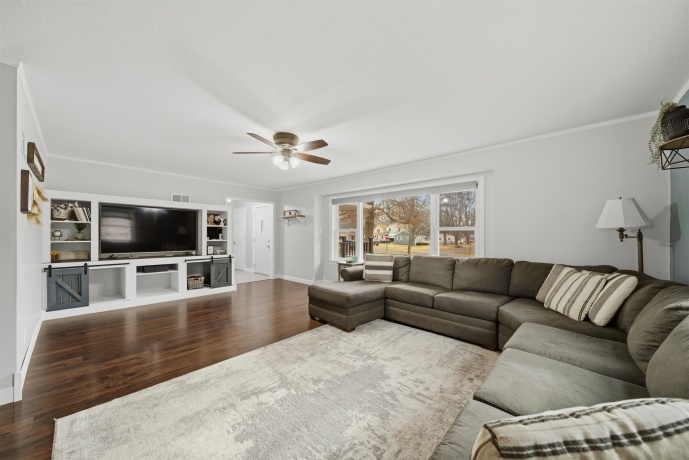 923 Institute, DIXON, Illinois 61021, 3 Bedrooms Bedrooms, ,2 BathroomsBathrooms,House,For Sale,Institute,202600867