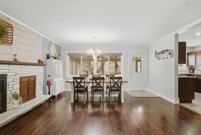 923 Institute, DIXON, Illinois 61021, 3 Bedrooms Bedrooms, ,2 BathroomsBathrooms,House,For Sale,Institute,202600867