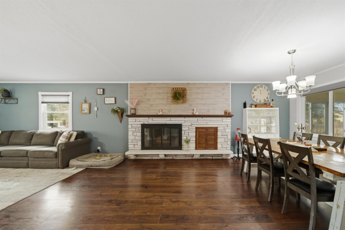 923 Institute, DIXON, Illinois 61021, 3 Bedrooms Bedrooms, ,2 BathroomsBathrooms,House,For Sale,Institute,202600867