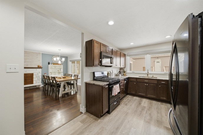 923 Institute, DIXON, Illinois 61021, 3 Bedrooms Bedrooms, ,2 BathroomsBathrooms,House,For Sale,Institute,202600867