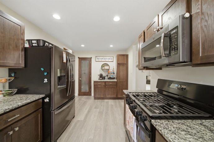 923 Institute, DIXON, Illinois 61021, 3 Bedrooms Bedrooms, ,2 BathroomsBathrooms,House,For Sale,Institute,202600867