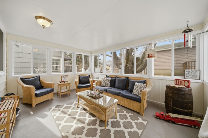 923 Institute, DIXON, Illinois 61021, 3 Bedrooms Bedrooms, ,2 BathroomsBathrooms,House,For Sale,Institute,202600867