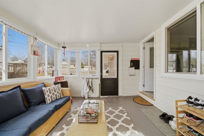 923 Institute, DIXON, Illinois 61021, 3 Bedrooms Bedrooms, ,2 BathroomsBathrooms,House,For Sale,Institute,202600867