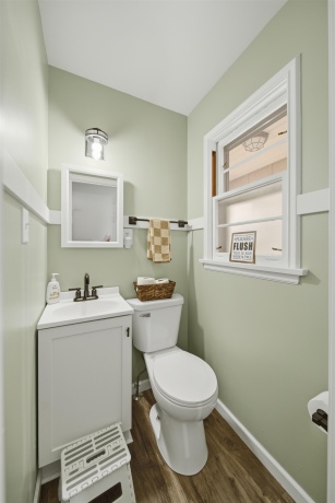 923 Institute, DIXON, Illinois 61021, 3 Bedrooms Bedrooms, ,2 BathroomsBathrooms,House,For Sale,Institute,202600867