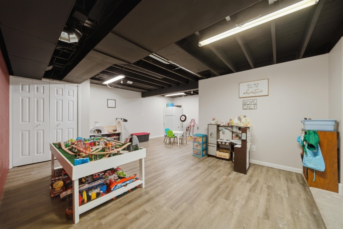 923 Institute, DIXON, Illinois 61021, 3 Bedrooms Bedrooms, ,2 BathroomsBathrooms,House,For Sale,Institute,202600867