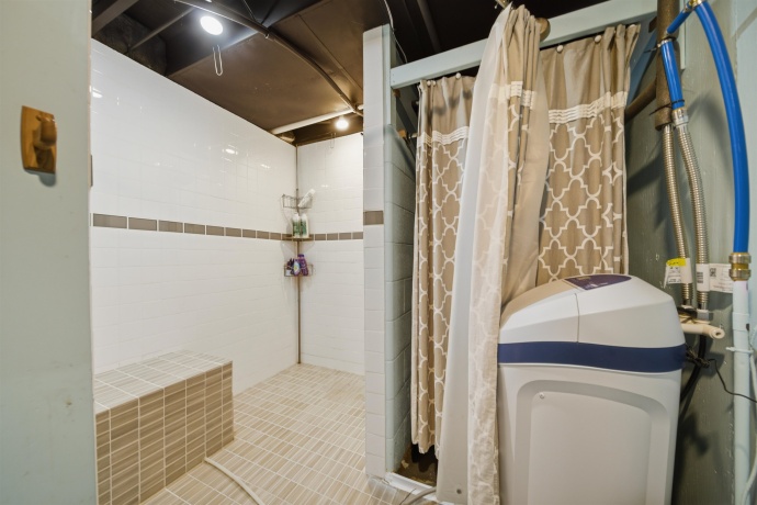 923 Institute, DIXON, Illinois 61021, 3 Bedrooms Bedrooms, ,2 BathroomsBathrooms,House,For Sale,Institute,202600867