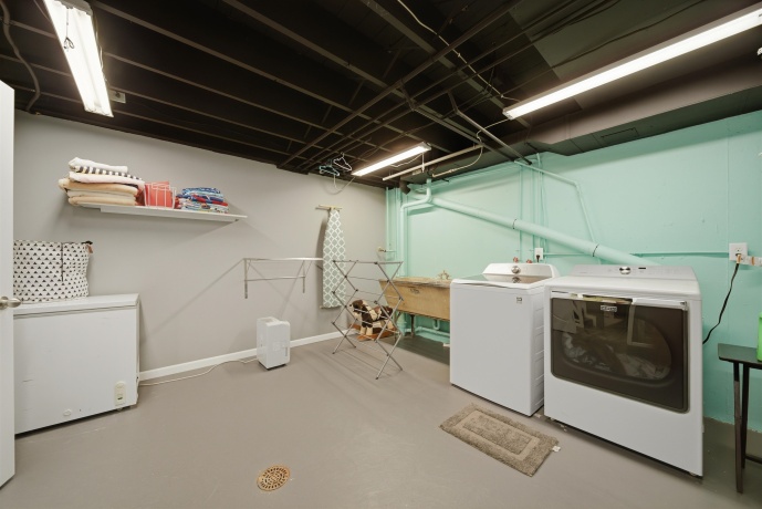 923 Institute, DIXON, Illinois 61021, 3 Bedrooms Bedrooms, ,2 BathroomsBathrooms,House,For Sale,Institute,202600867