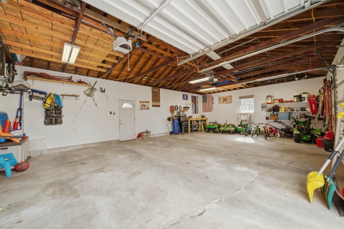 923 Institute, DIXON, Illinois 61021, 3 Bedrooms Bedrooms, ,2 BathroomsBathrooms,House,For Sale,Institute,202600867