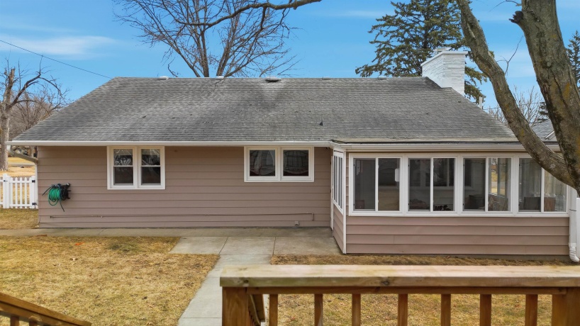 923 Institute, DIXON, Illinois 61021, 3 Bedrooms Bedrooms, ,2 BathroomsBathrooms,House,For Sale,Institute,202600867