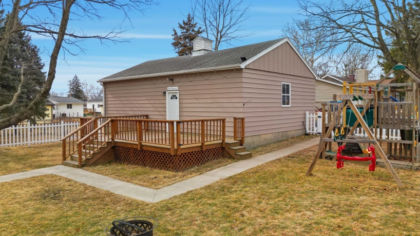 923 Institute, DIXON, Illinois 61021, 3 Bedrooms Bedrooms, ,2 BathroomsBathrooms,House,For Sale,Institute,202600867