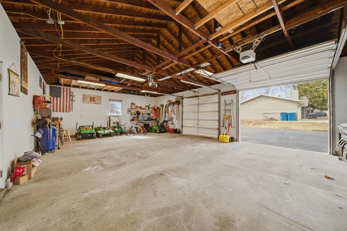 923 Institute, DIXON, Illinois 61021, 3 Bedrooms Bedrooms, ,2 BathroomsBathrooms,House,For Sale,Institute,202600867