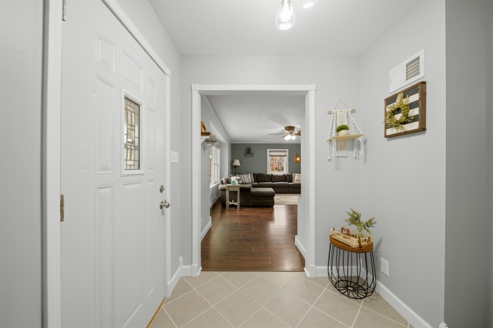 923 Institute, DIXON, Illinois 61021, 3 Bedrooms Bedrooms, ,2 BathroomsBathrooms,House,For Sale,Institute,202600867