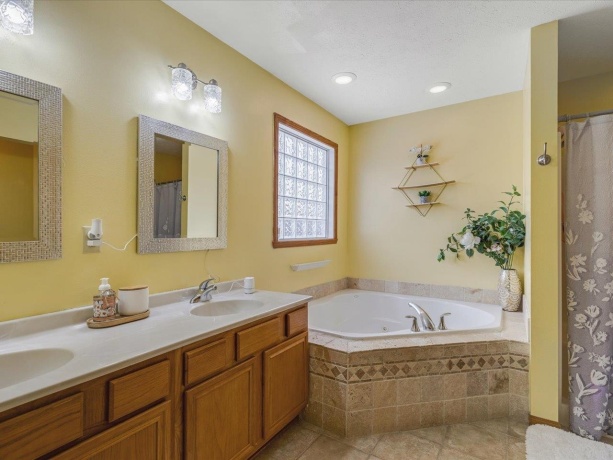 4593 Woodcrest, ROSCOE, Illinois 61073, 4 Bedrooms Bedrooms, ,2 BathroomsBathrooms,House,For Sale,Woodcrest,202600869