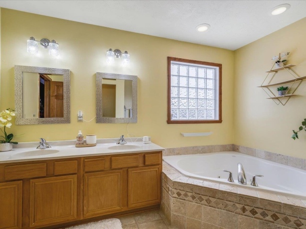 4593 Woodcrest, ROSCOE, Illinois 61073, 4 Bedrooms Bedrooms, ,2 BathroomsBathrooms,House,For Sale,Woodcrest,202600869