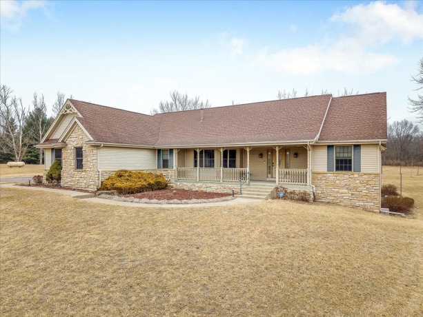 754 Equestrian Point, OREGON, Illinois 61061, 5 Bedrooms Bedrooms, ,3 BathroomsBathrooms,House,For Sale,Equestrian Point,202600874