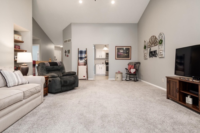 887 BELL SCHOOL, ROCKFORD, Illinois 61108, 2 Bedrooms Bedrooms, ,2 BathroomsBathrooms,Condominium,For Sale,BELL SCHOOL,202600881