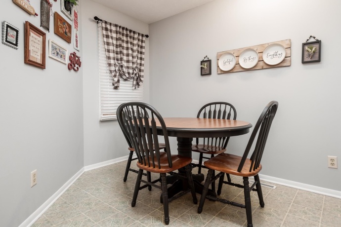 887 BELL SCHOOL, ROCKFORD, Illinois 61108, 2 Bedrooms Bedrooms, ,2 BathroomsBathrooms,Condominium,For Sale,BELL SCHOOL,202600881