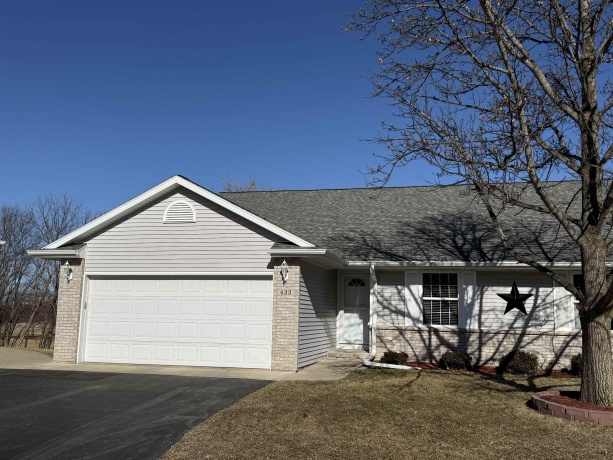 633 Park View, PECATONICA, Illinois 61063, 2 Bedrooms Bedrooms, ,3 BathroomsBathrooms,Condominium,For Sale,Park View,202600883