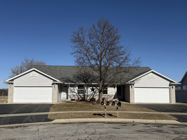 633 Park View, PECATONICA, Illinois 61063, 2 Bedrooms Bedrooms, ,3 BathroomsBathrooms,Condominium,For Sale,Park View,202600883