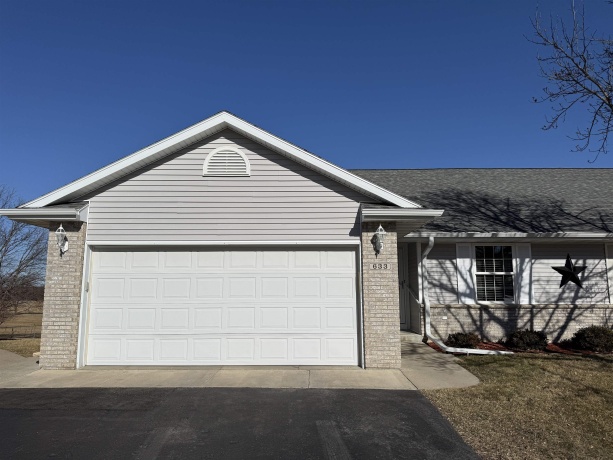 633 Park View, PECATONICA, Illinois 61063, 2 Bedrooms Bedrooms, ,3 BathroomsBathrooms,Condominium,For Sale,Park View,202600883