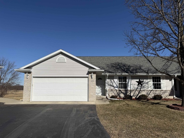 633 Park View, PECATONICA, Illinois 61063, 2 Bedrooms Bedrooms, ,3 BathroomsBathrooms,Condominium,For Sale,Park View,202600883