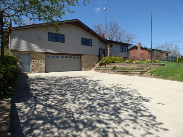 532 Ward, STOCKTON, Illinois 61085, 4 Bedrooms Bedrooms, ,3 BathroomsBathrooms,House,For Sale,Ward,202600669