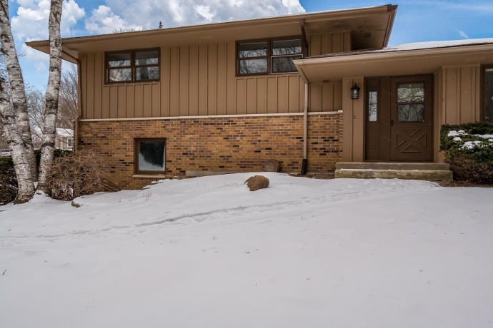 6747 Lynnhurst, ROSCOE, Illinois 61073, 3 Bedrooms Bedrooms, ,2 BathroomsBathrooms,House,For Sale,Lynnhurst,202600892