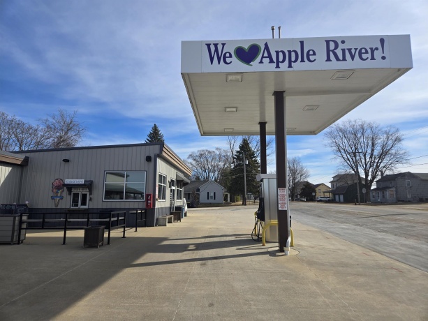 300 Hickory, APPLE RIVER, Illinois 61001, ,Commercial,For Sale,Hickory,202600894