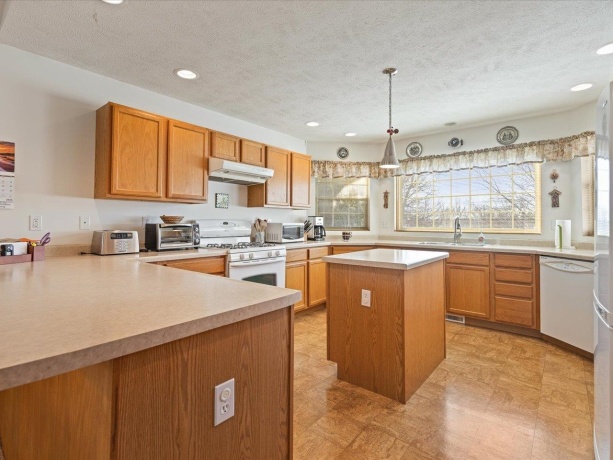 2272 Drexel, LAKE SUMMERSET, Illinois 61019, 4 Bedrooms Bedrooms, ,2 BathroomsBathrooms,House,For Sale,Drexel,202600898