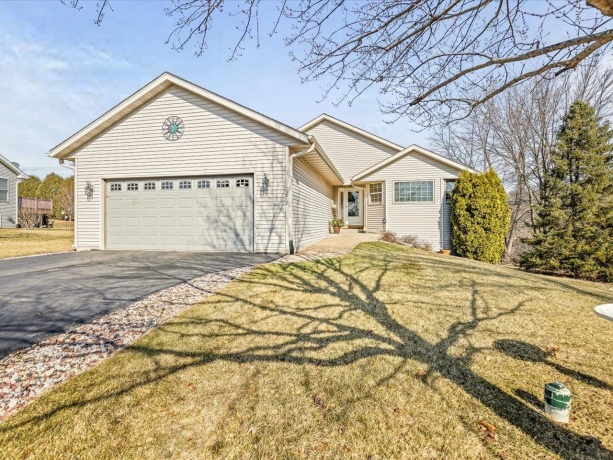 2272 Drexel, LAKE SUMMERSET, Illinois 61019, 4 Bedrooms Bedrooms, ,2 BathroomsBathrooms,House,For Sale,Drexel,202600898