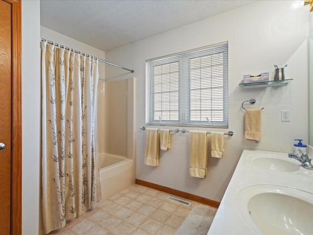 2272 Drexel, LAKE SUMMERSET, Illinois 61019, 4 Bedrooms Bedrooms, ,2 BathroomsBathrooms,House,For Sale,Drexel,202600898