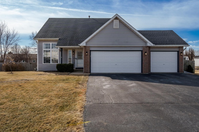 148 Prairie Moon, DAVIS JUNCTION, Illinois 61020, 3 Bedrooms Bedrooms, ,2 BathroomsBathrooms,House,For Sale,Prairie Moon,202600910