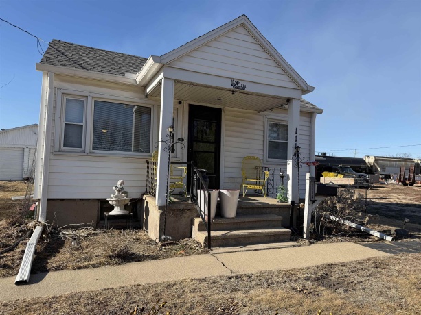 1114 6th, MENDOTA, Illinois 61342, 2 Bedrooms Bedrooms, ,1 BathroomBathrooms,House,For Sale,6th,202600924