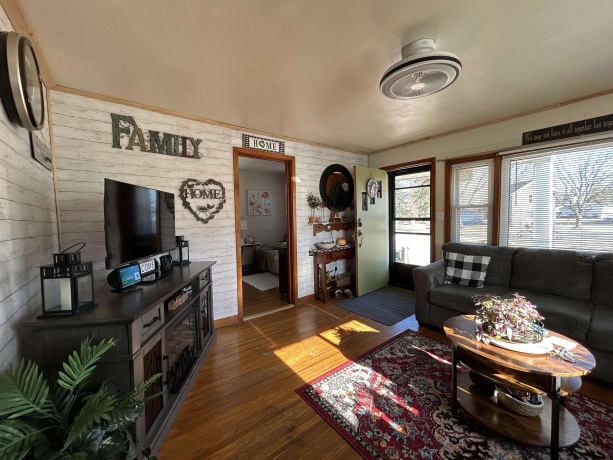 1114 6th, MENDOTA, Illinois 61342, 2 Bedrooms Bedrooms, ,1 BathroomBathrooms,House,For Sale,6th,202600924