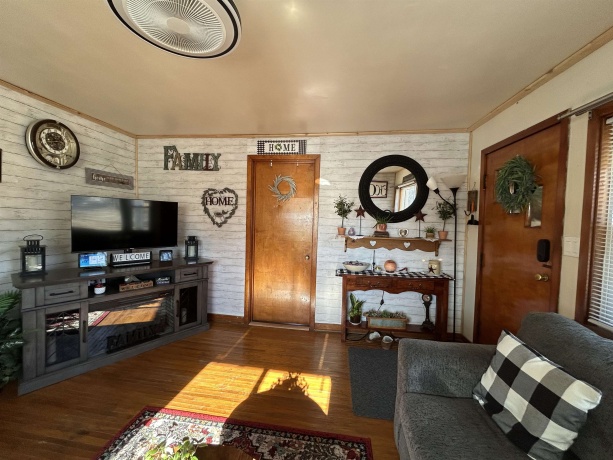 1114 6th, MENDOTA, Illinois 61342, 2 Bedrooms Bedrooms, ,1 BathroomBathrooms,House,For Sale,6th,202600924