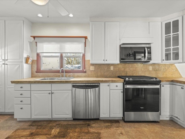 5165 Browns Beach, ROCKFORD, Illinois 61103, 2 Bedrooms Bedrooms, ,1 BathroomBathrooms,House,For Sale,Browns Beach,202600926