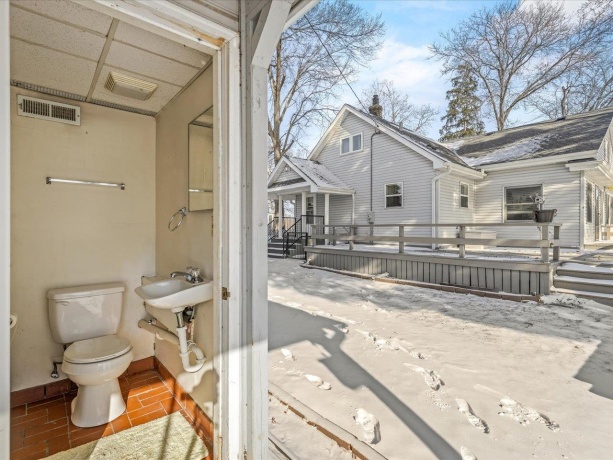 5165 Browns Beach, ROCKFORD, Illinois 61103, 2 Bedrooms Bedrooms, ,1 BathroomBathrooms,House,For Sale,Browns Beach,202600926