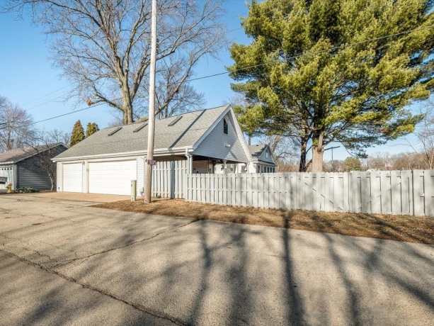 5165 Browns Beach, ROCKFORD, Illinois 61103, 2 Bedrooms Bedrooms, ,1 BathroomBathrooms,House,For Sale,Browns Beach,202600926