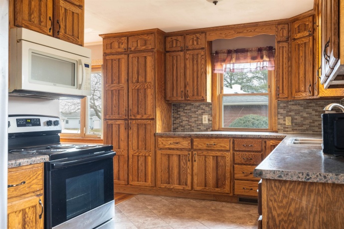 526 Simmons, STOCKTON, Illinois 61085, 2 Bedrooms Bedrooms, ,1 BathroomBathrooms,House,For Sale,Simmons,202600931