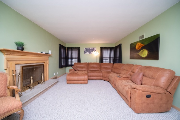 2710 Hickory Lawn, ROCKFORD, Illinois 61107, 3 Bedrooms Bedrooms, ,2 BathroomsBathrooms,House,For Sale,Hickory Lawn,202600943