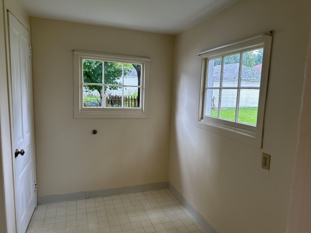 408 West, FREEPORT, Illinois 61032, ,2 Units,For Sale,West,202600947